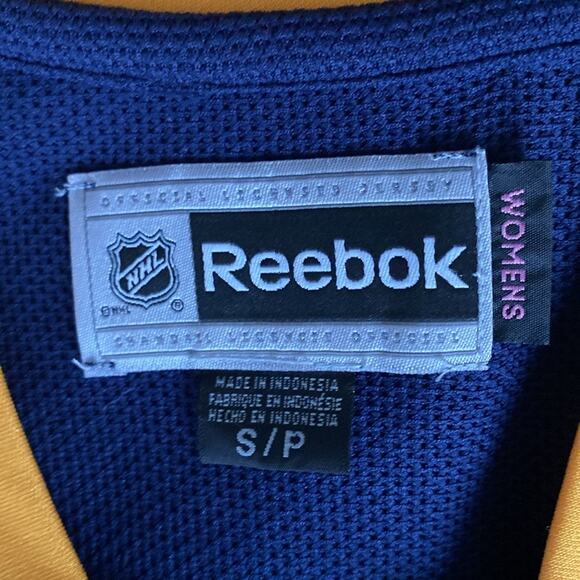 NHL BUFFALO SABERS Hockey Jersey Womens Sz Small Number 28 Zemgus Girgensons - Picture 14 of 14